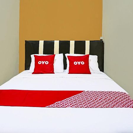 Oyo 91825 Ayu Lestari Homestay Nganjuk ภายนอก รูปภาพ
