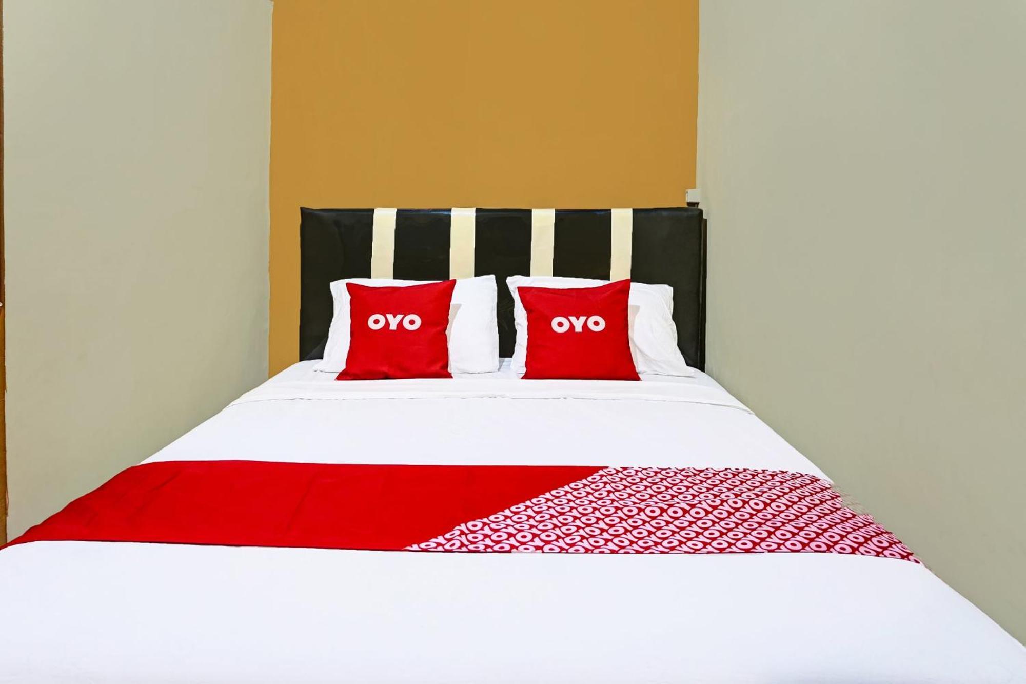 Oyo 91825 Ayu Lestari Homestay Nganjuk ภายนอก รูปภาพ