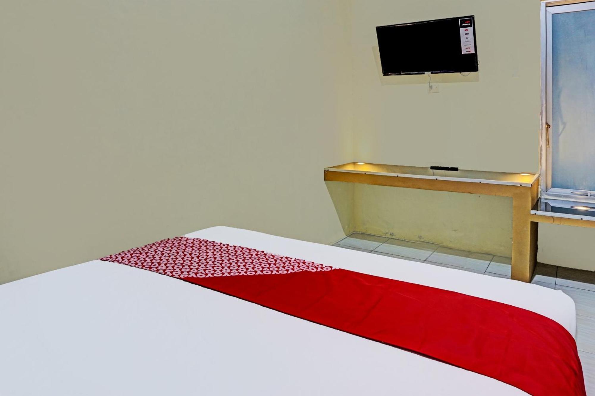 Oyo 91825 Ayu Lestari Homestay Nganjuk ภายนอก รูปภาพ