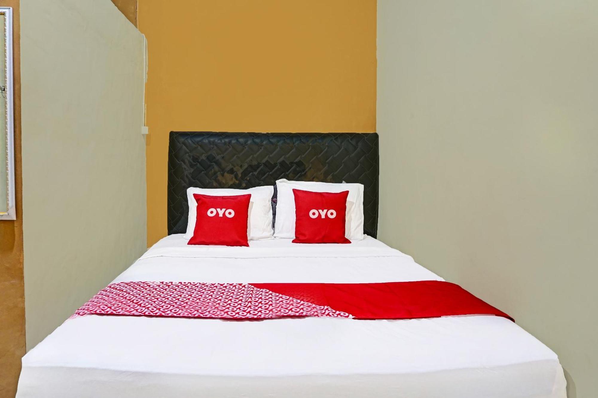 Oyo 91825 Ayu Lestari Homestay Nganjuk ภายนอก รูปภาพ