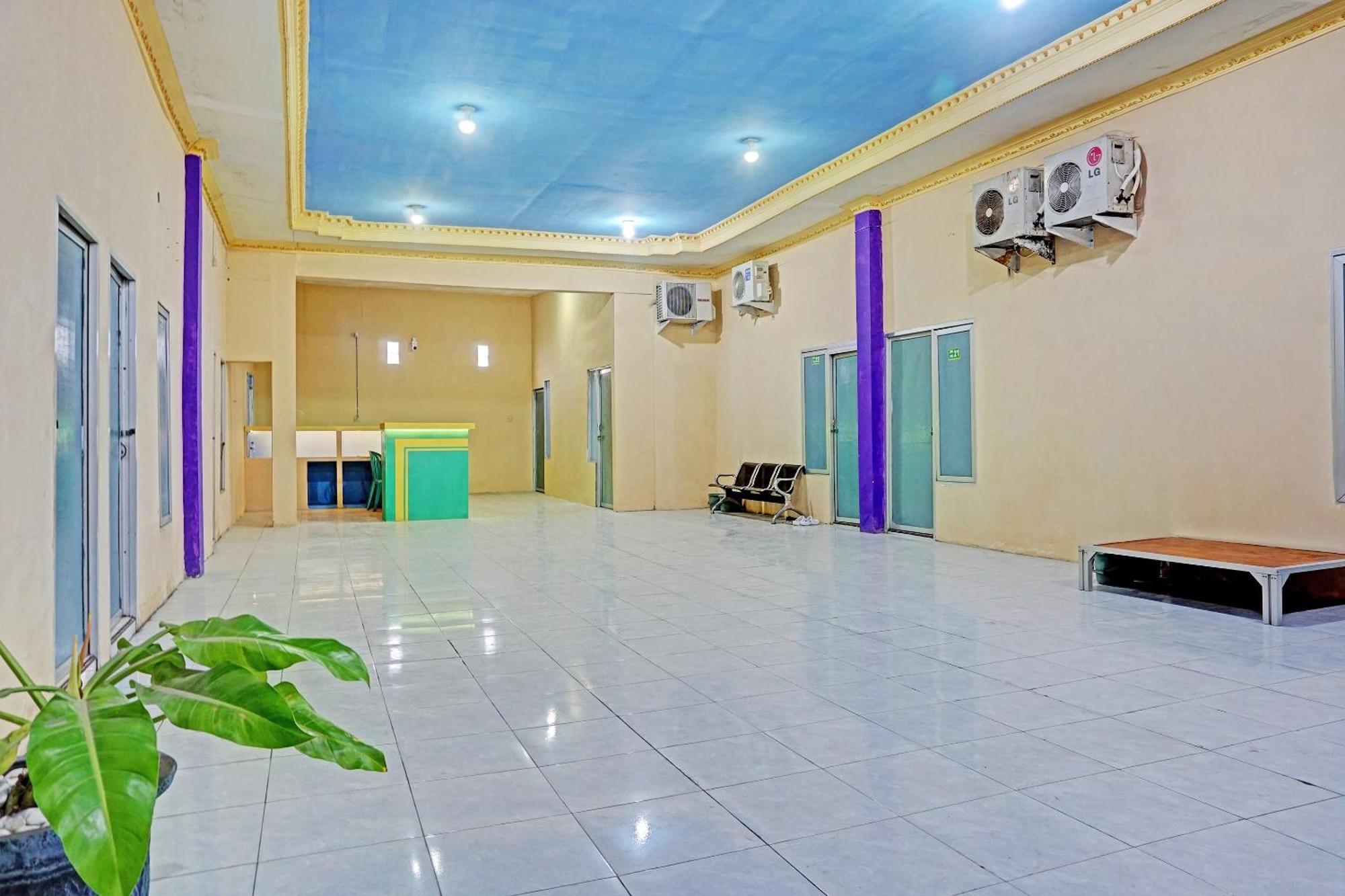 Oyo 91825 Ayu Lestari Homestay Nganjuk ภายนอก รูปภาพ