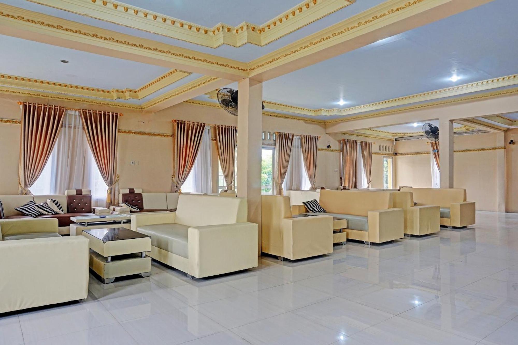 Oyo 91825 Ayu Lestari Homestay Nganjuk ภายนอก รูปภาพ