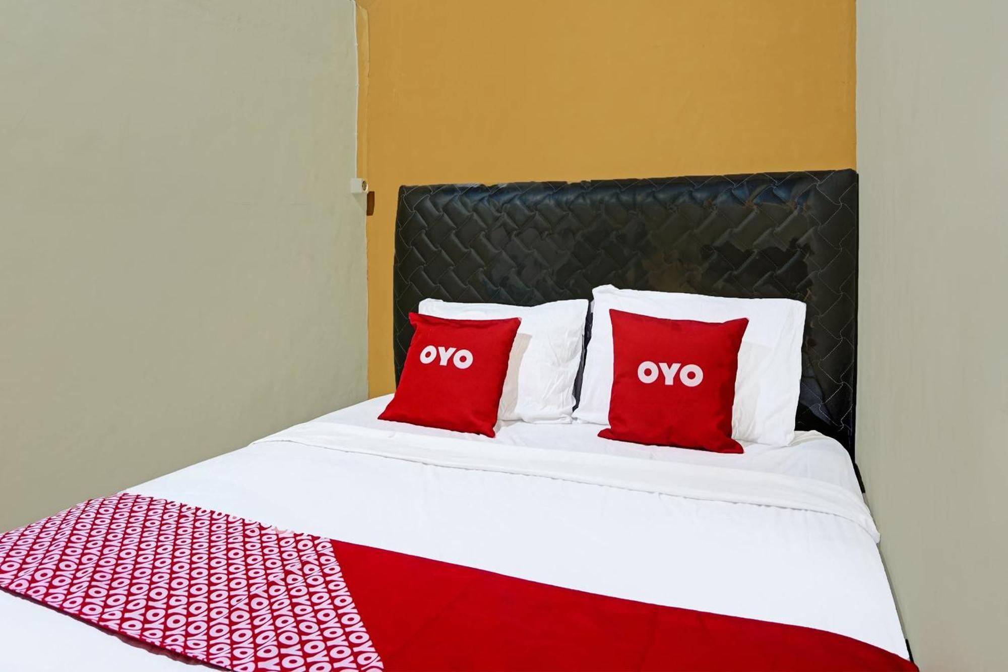 Oyo 91825 Ayu Lestari Homestay Nganjuk ภายนอก รูปภาพ