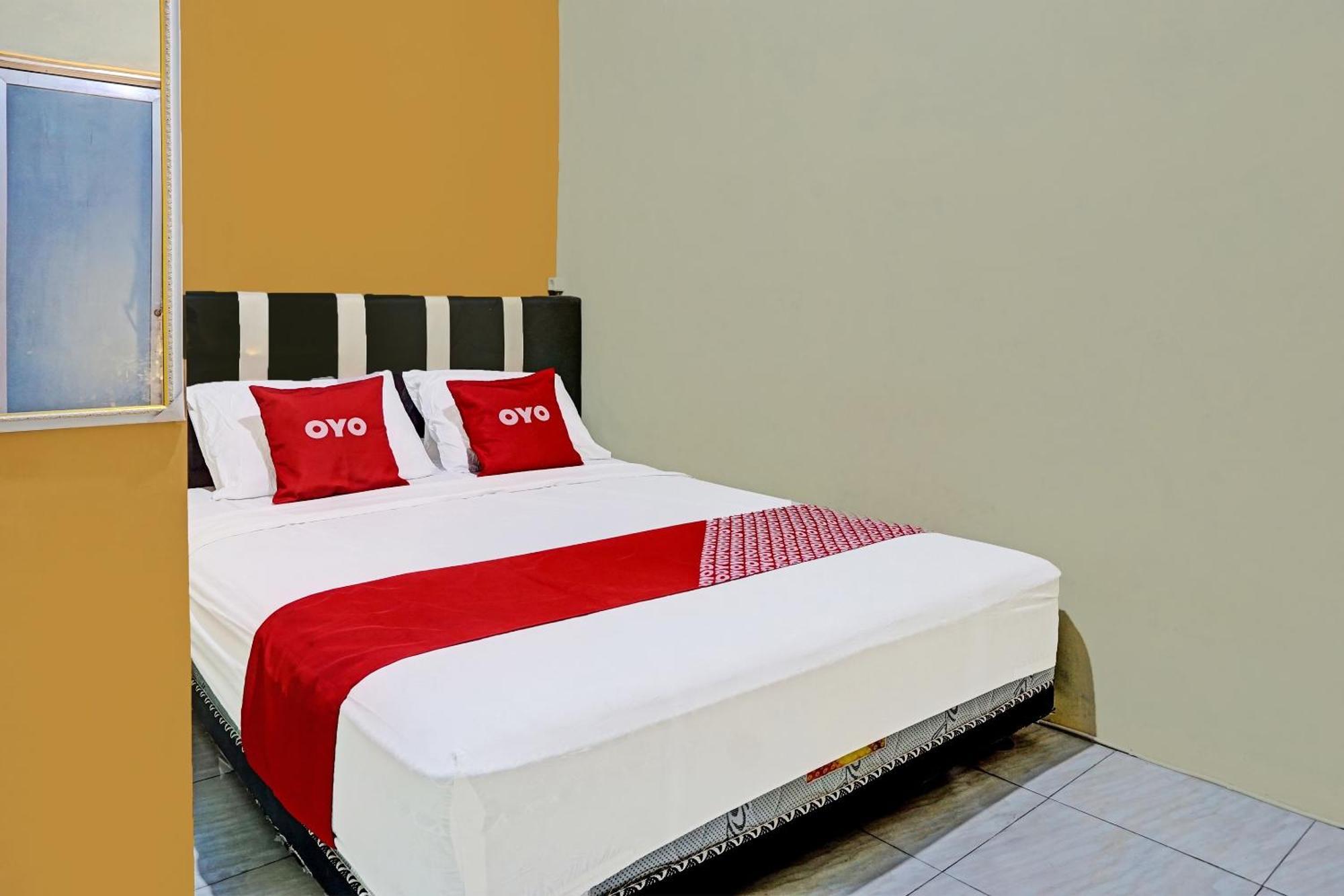 Oyo 91825 Ayu Lestari Homestay Nganjuk ภายนอก รูปภาพ