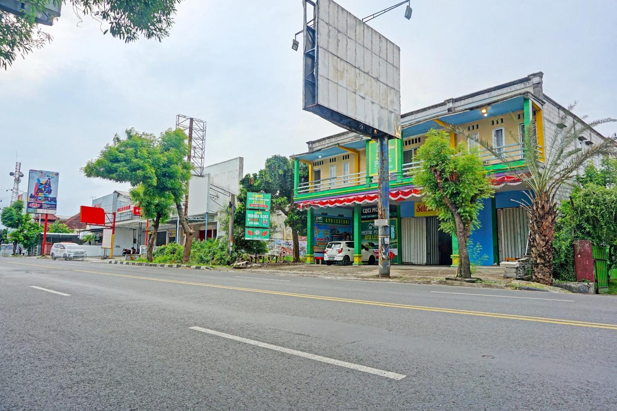 Oyo 91825 Ayu Lestari Homestay Nganjuk ภายนอก รูปภาพ