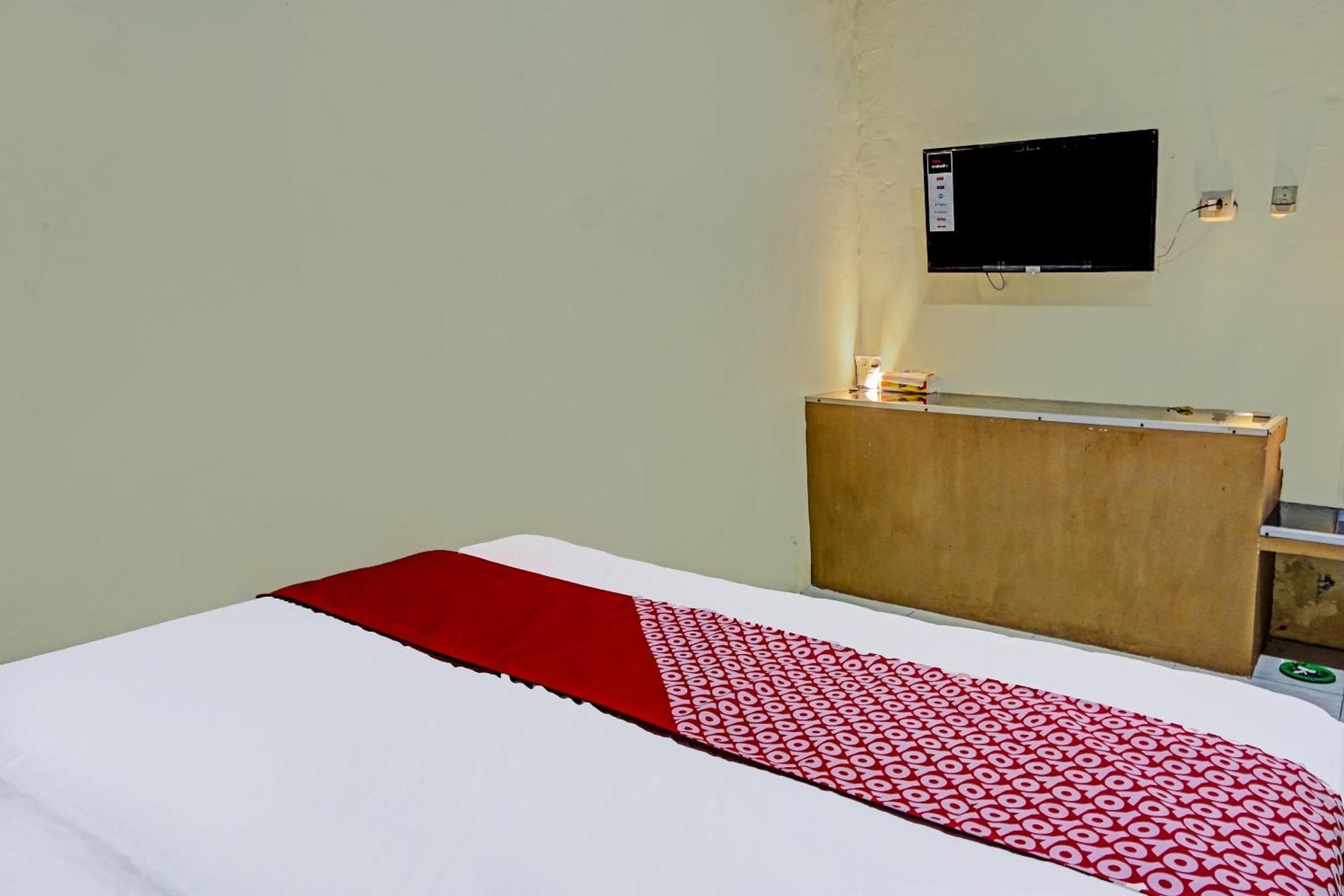 Oyo 91825 Ayu Lestari Homestay Nganjuk ภายนอก รูปภาพ