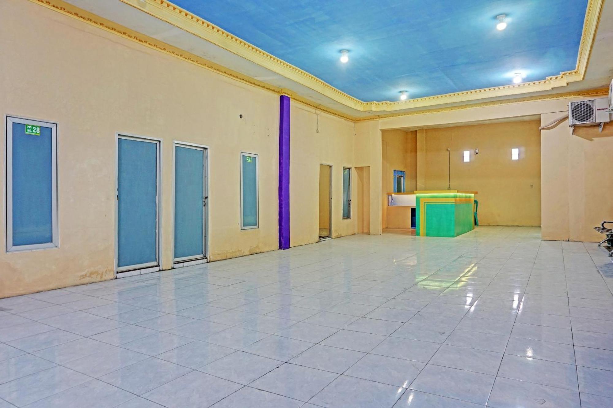 Oyo 91825 Ayu Lestari Homestay Nganjuk ภายนอก รูปภาพ