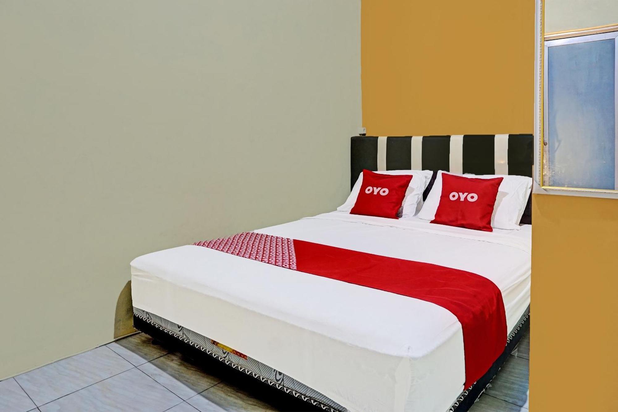 Oyo 91825 Ayu Lestari Homestay Nganjuk ภายนอก รูปภาพ
